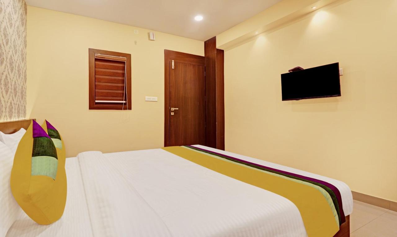 Itsy Hotels Sapphire Residency Manjeri Exteriör bild