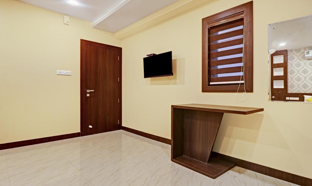 Itsy Hotels Sapphire Residency Manjeri Exteriör bild